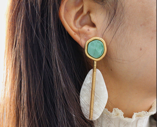 Serene Leaf Earrings 🌿✨