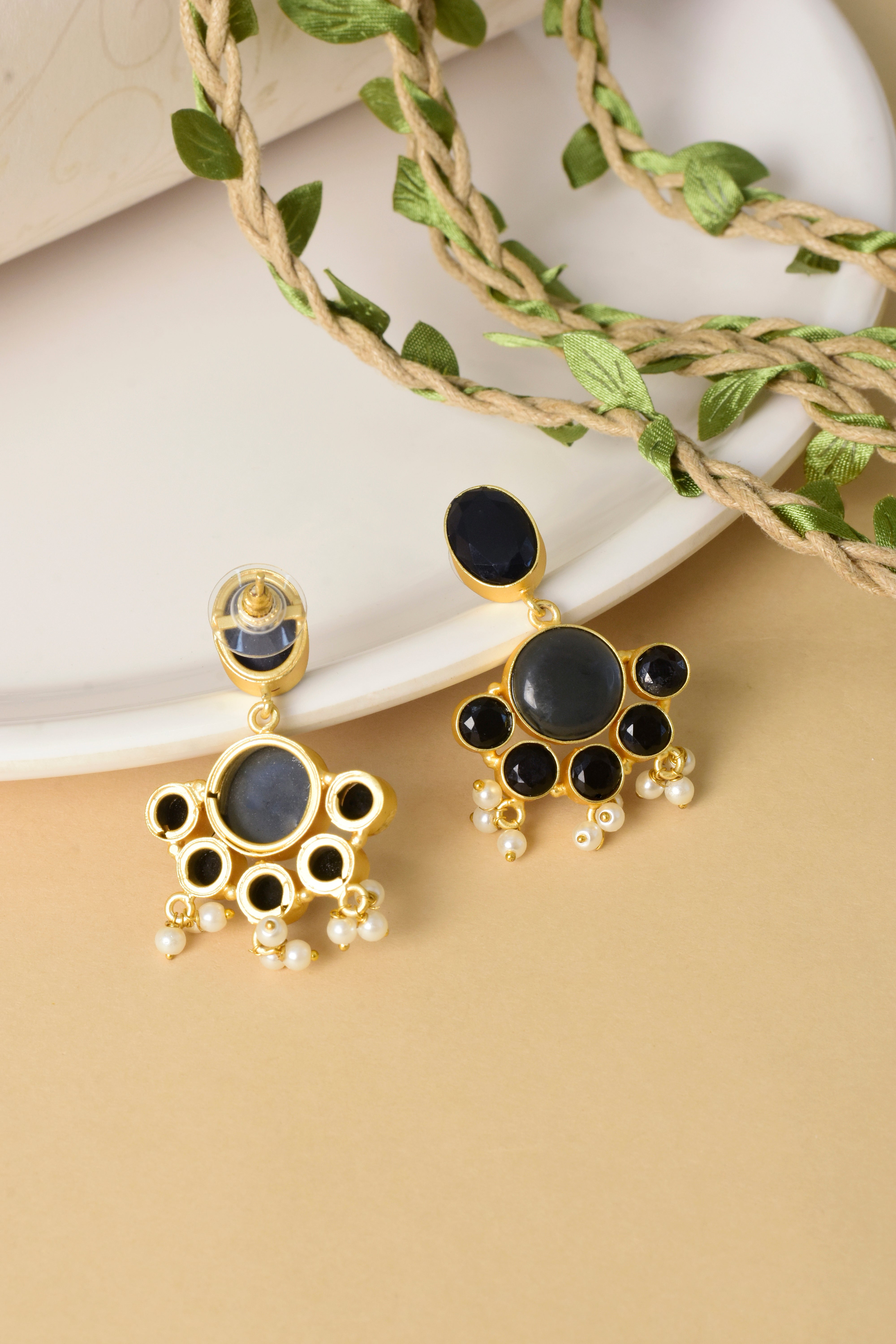 Noor Noir Earrings