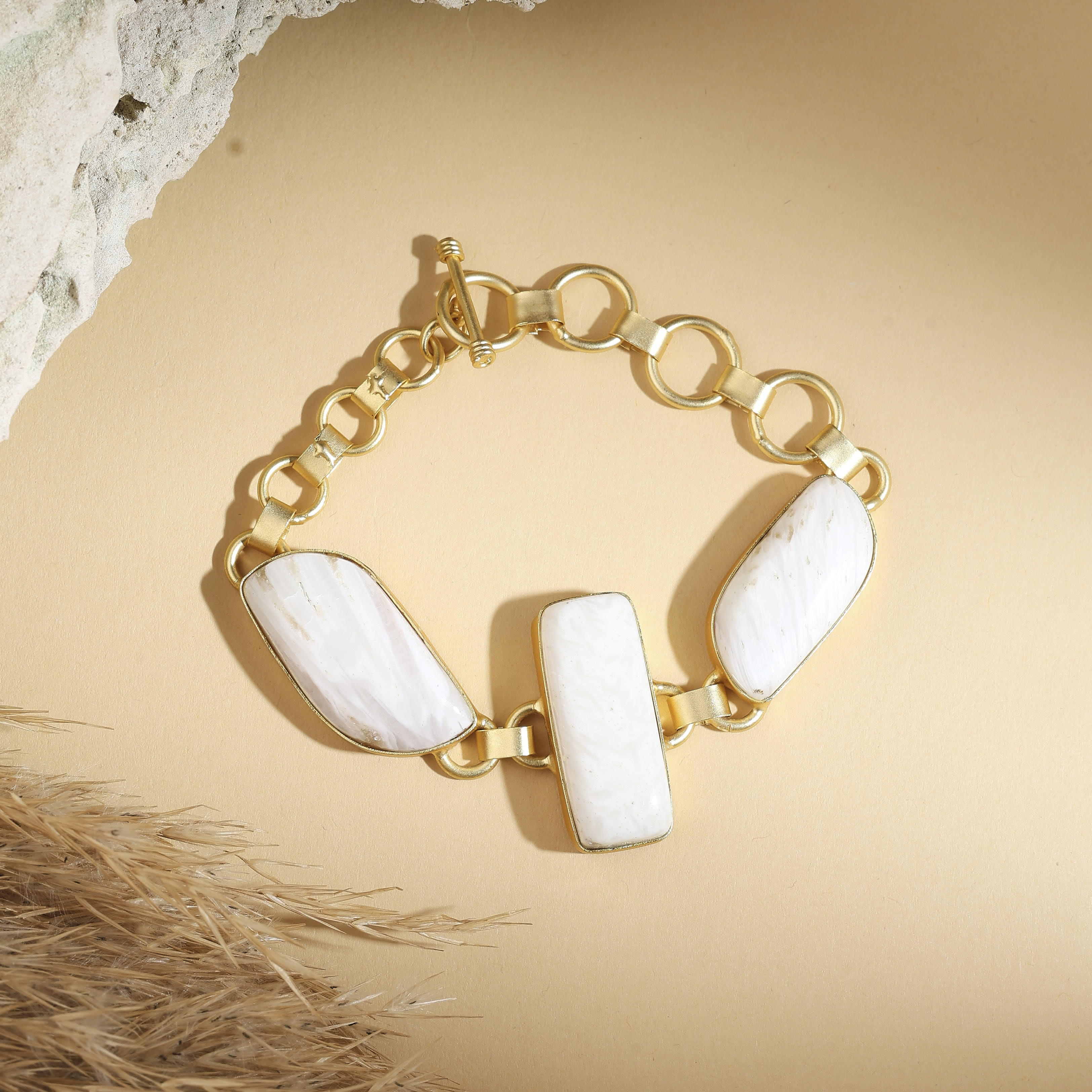 Regal Pearl Bracelet