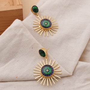 Green & Maroon Shimmering Glass Creations Green & Maroon Shimmering Glass Creations