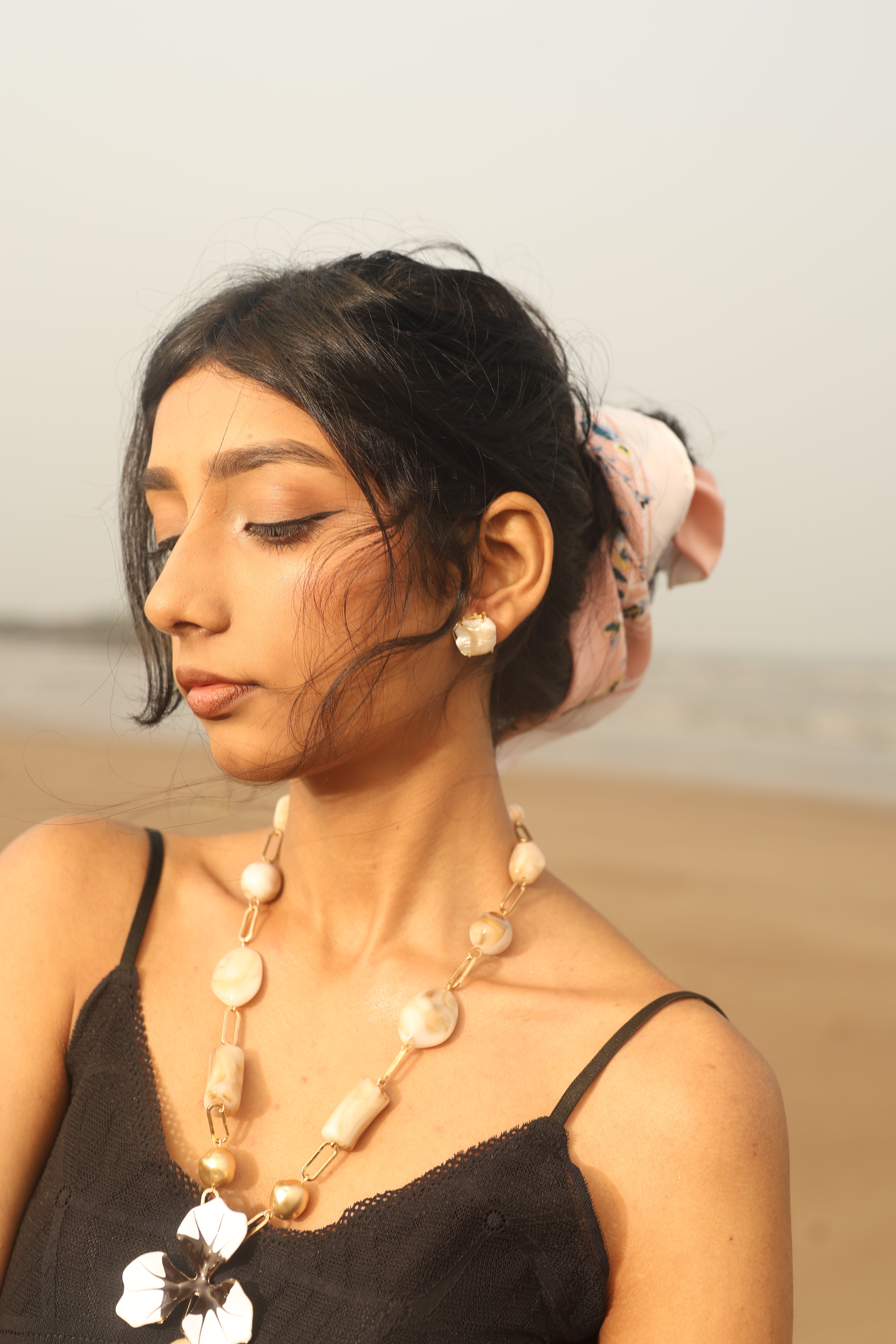 Ivory Bloom Pearl Neckpiece