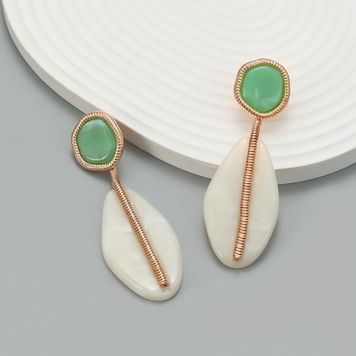 Serene Leaf Earrings 🌿✨