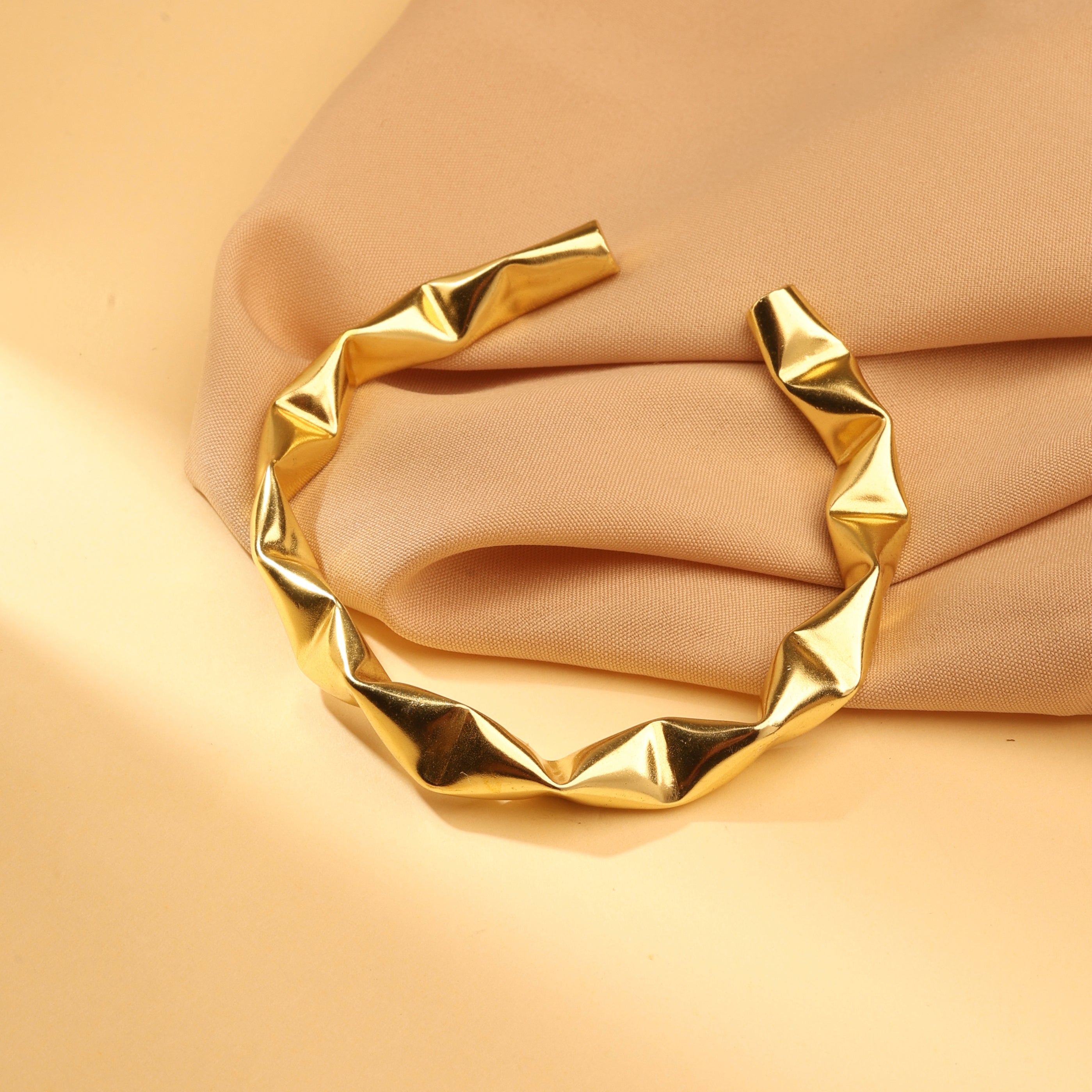 Crush Gold Sculpted Cuff