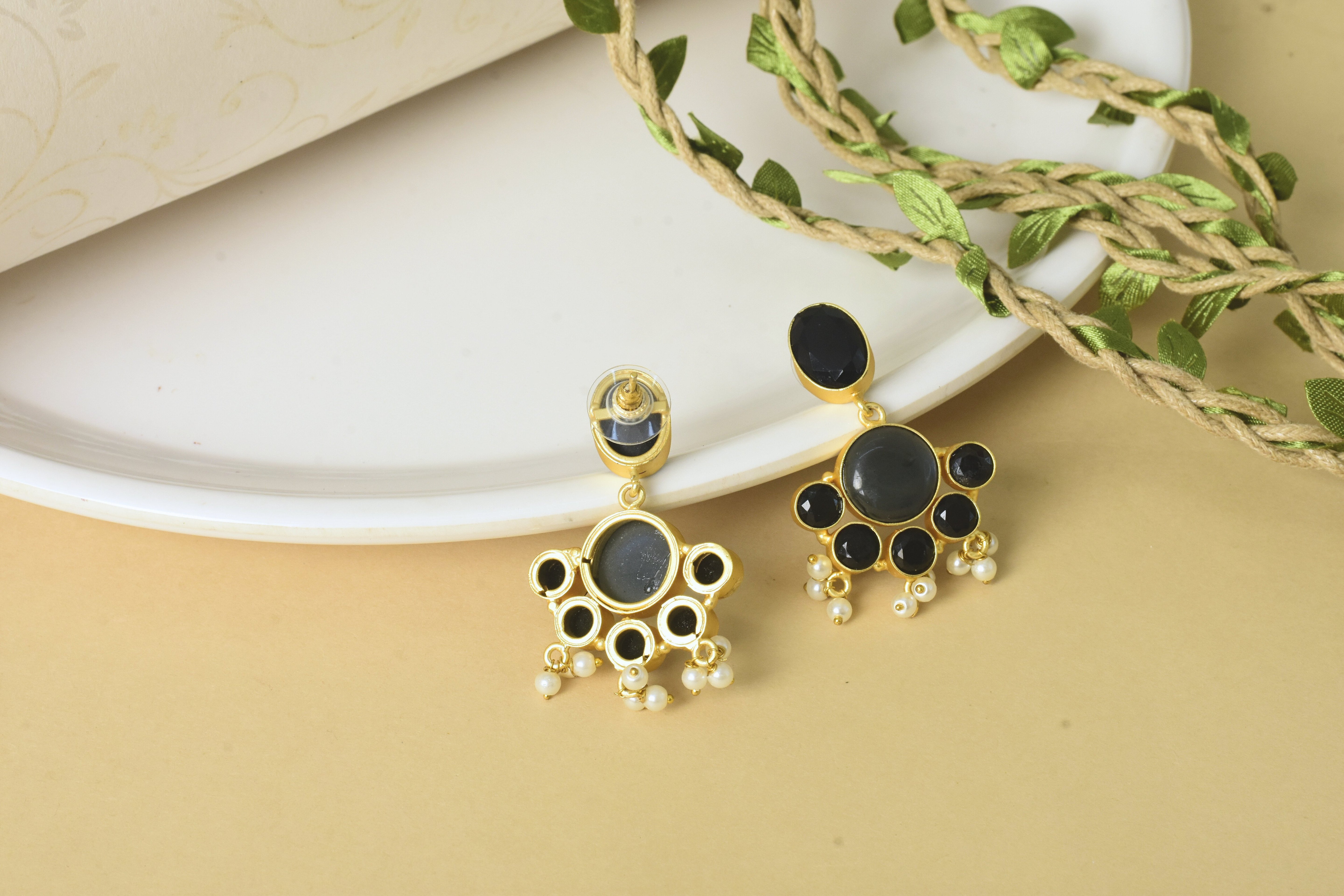 Noor Noir Earrings