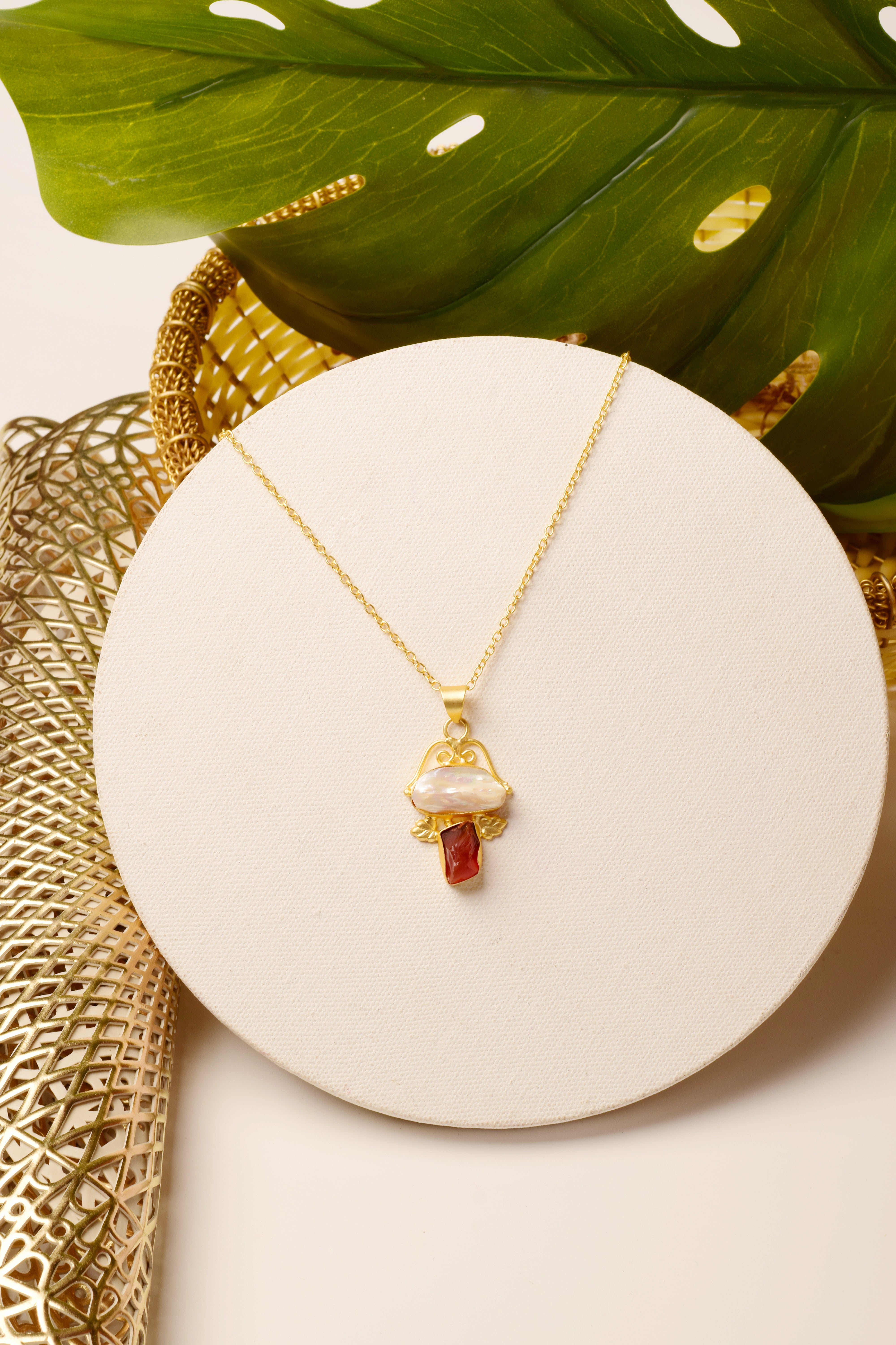 Red Aura Pearl Pendant Necklace