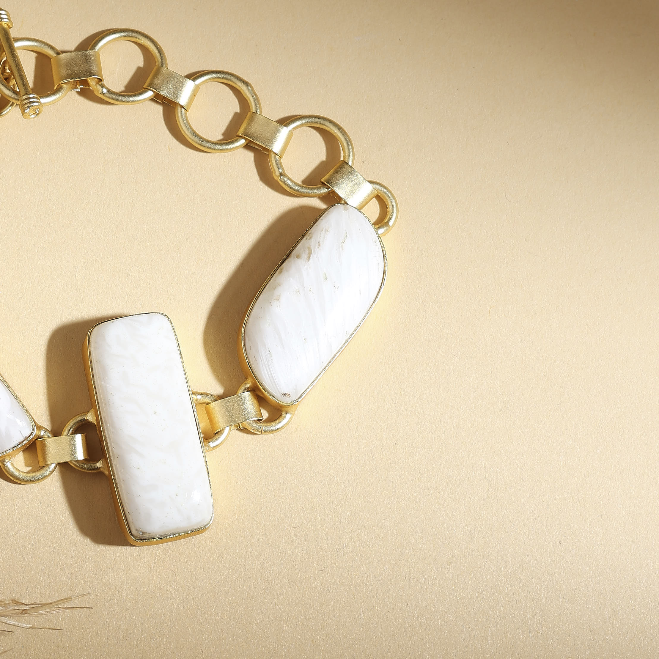 Regal Pearl Bracelet