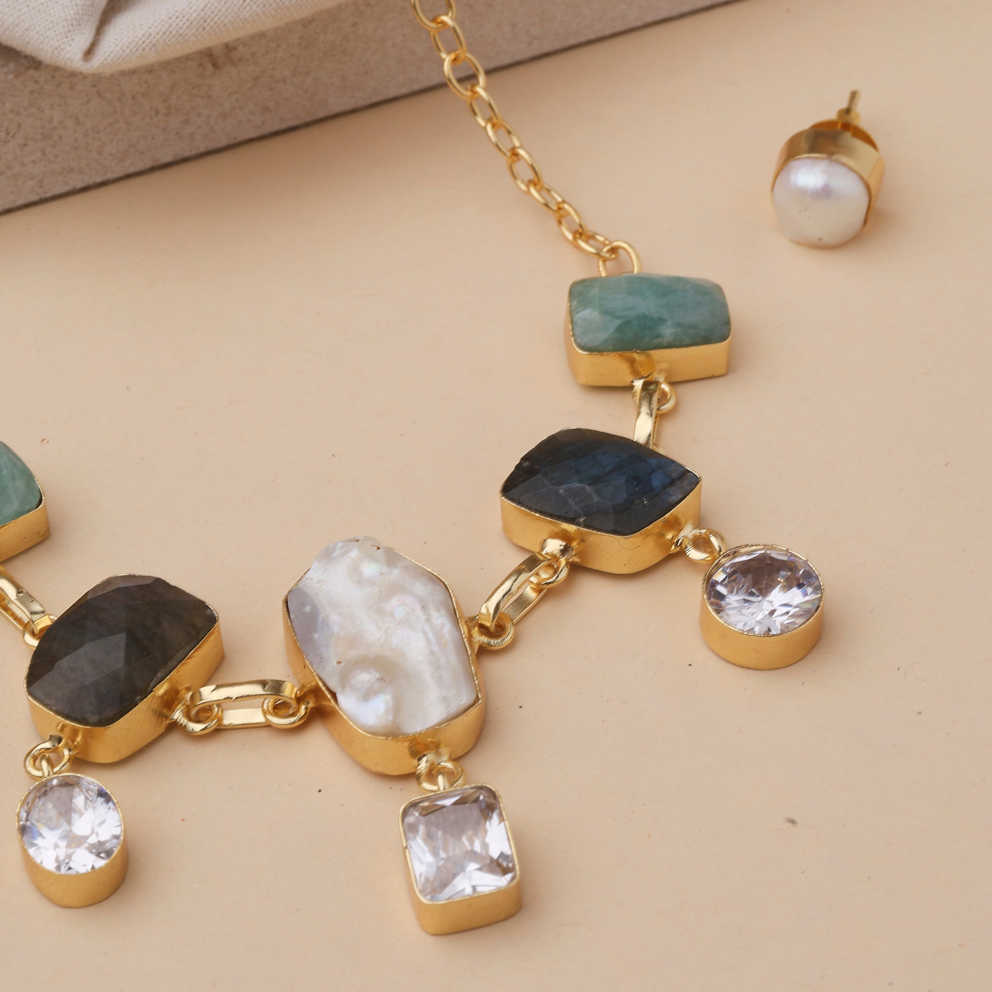 Classic Stone Set with Droplets