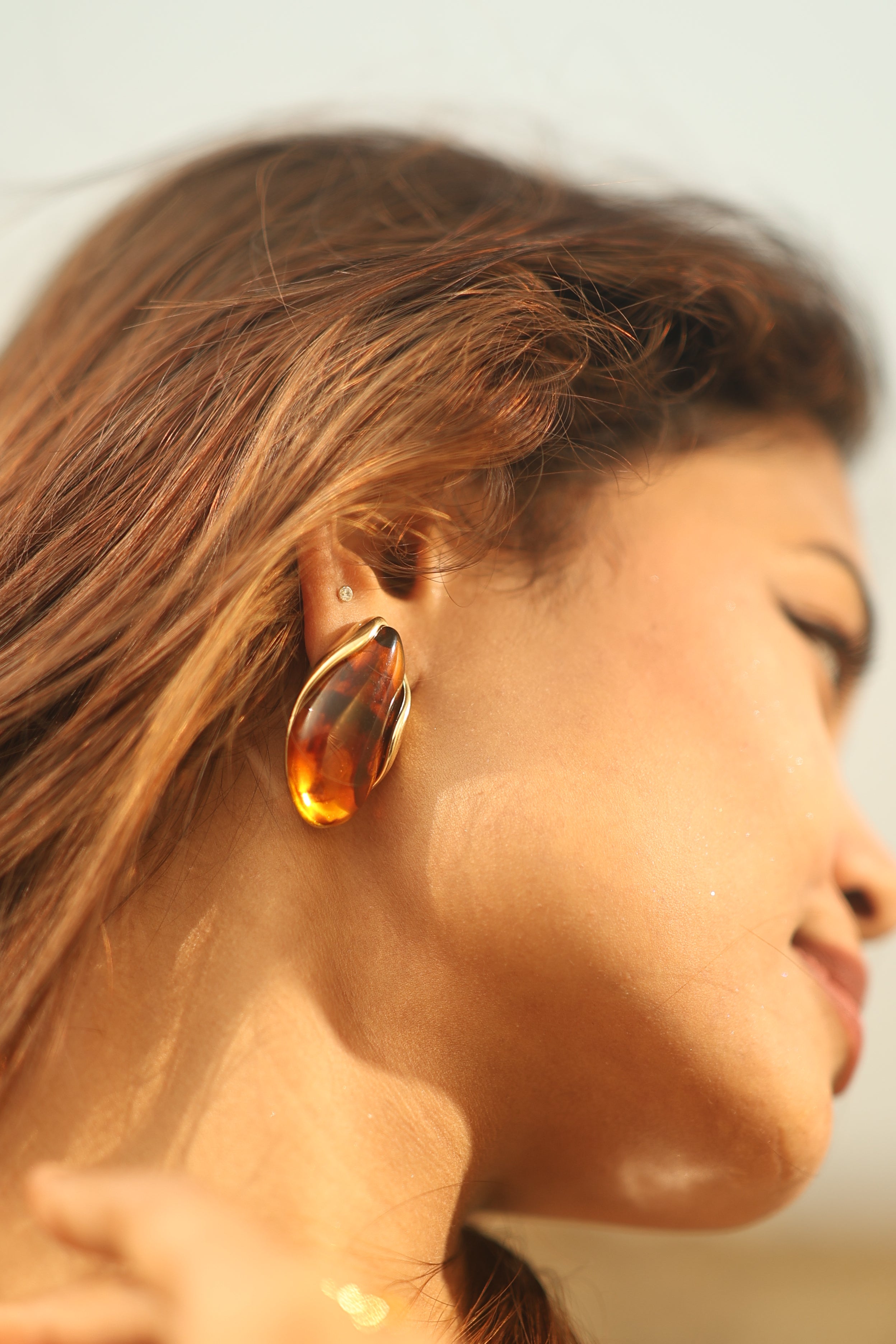 Amber Wave Resin Studs