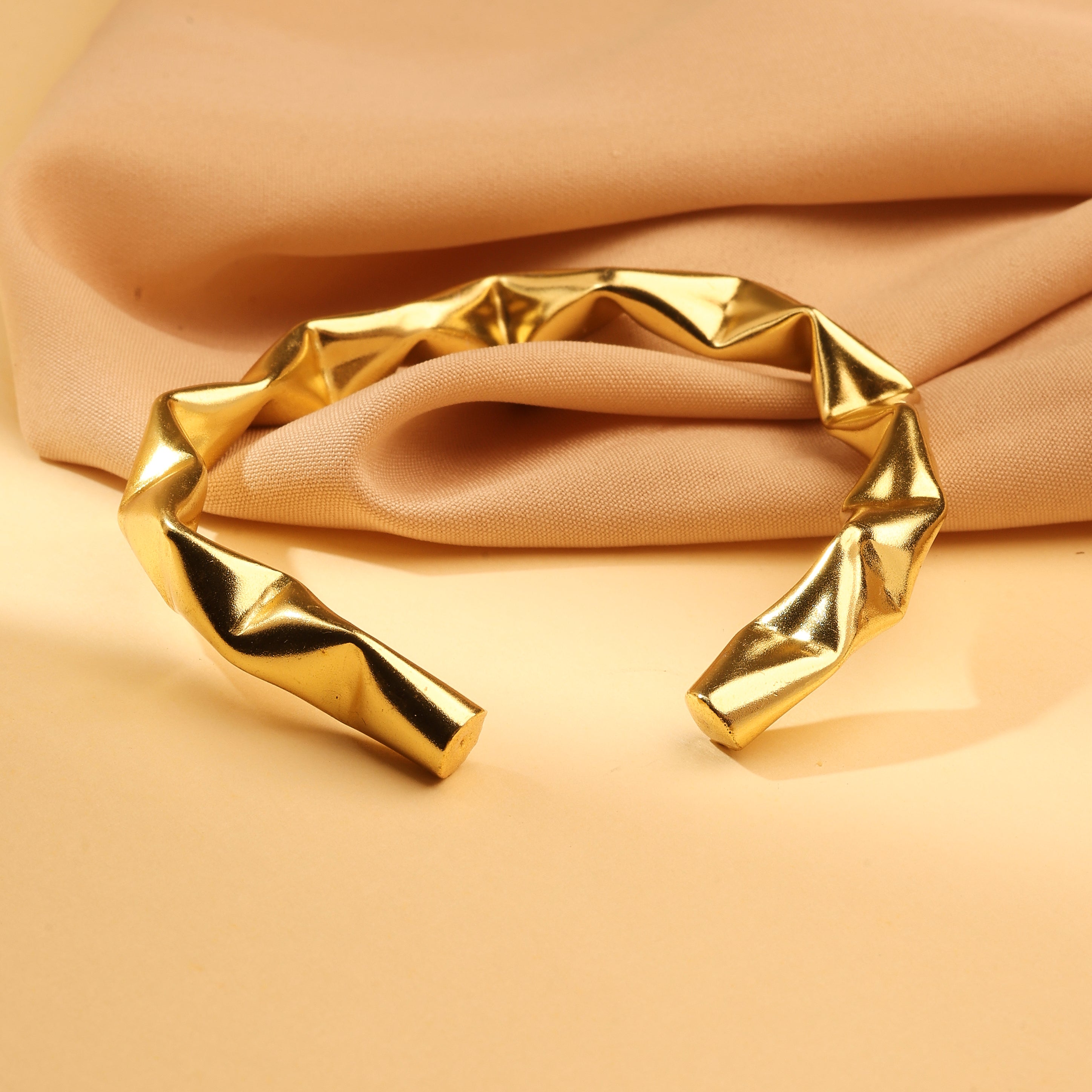 Crush Gold Sculpted Cuff