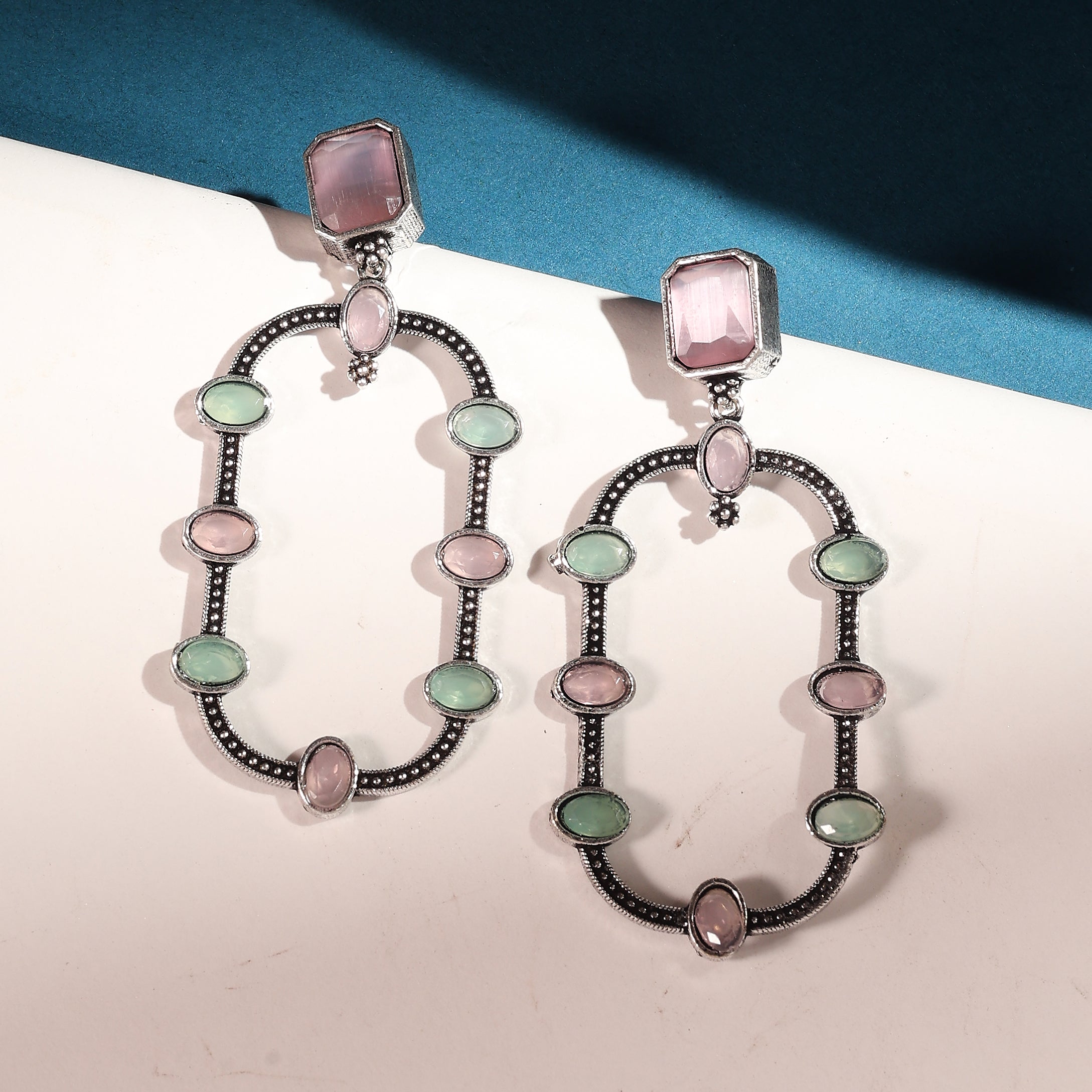 🌙 Raasa Arch Earring