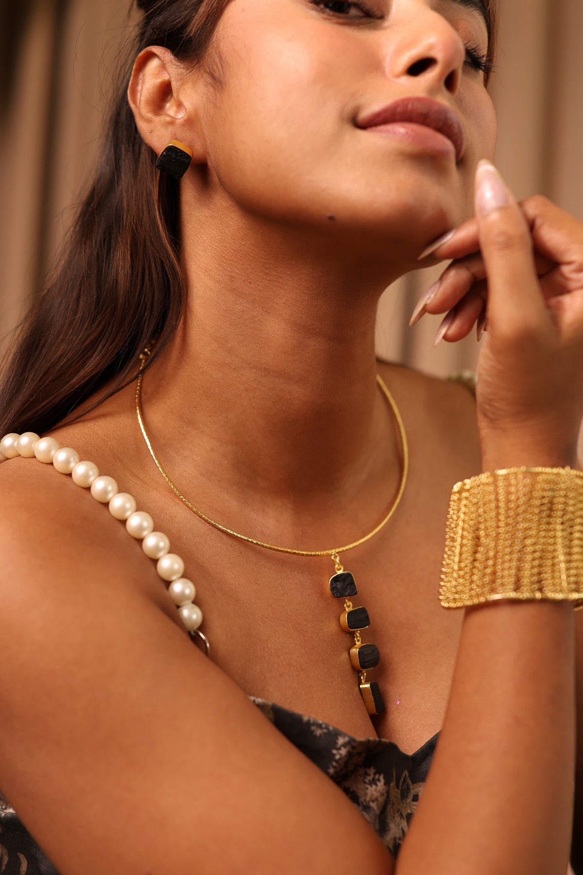 Onyx Story Collar Necklace